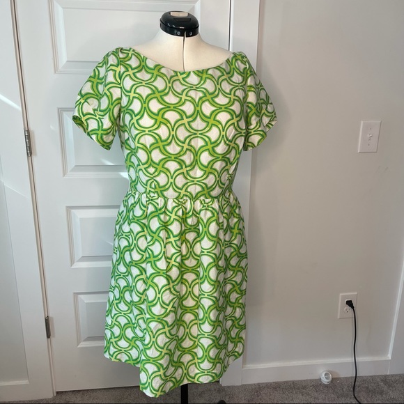 Marc New York Andrew Mark Cap Sleeve Shift Dress with Green Trefoil Design Sz 12 - Picture 2 of 7